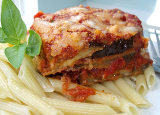 Easy recipe for a healthier and lighter version of Eggplant Parmesan baked in the oven for a delicious dinner entree.