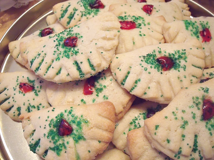 The snow day was perfect for filling the house with the scent of baking cookies and treats like those in a sweet Shoppe. Outside was a picture of white drifts of falling snow and inside was filled with Christmas music and lots of sugar, butter and baking sheets.