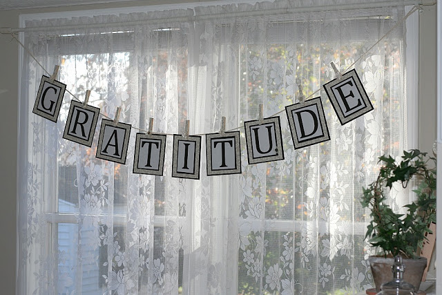Easy paper Gratitude banner. Swag this banner to inspire a thankful heart for Thanksgiving decor. 