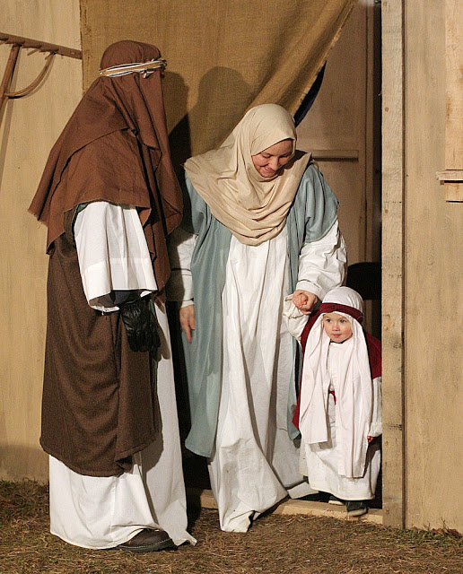 Living nativity is a live production with 13 walk-through scenes from creation to the ascension of Jesus. A Christmas tradition celebrating His birth.