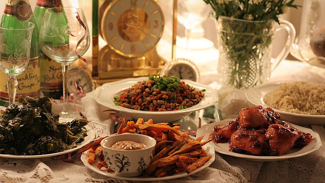 This New Year's eve, we tried a new-to-us dinner menu of traditional southern foods including Hoppin' John, simmered collard greens and prune cake from a segment of Kathie Lee's Early Show program.