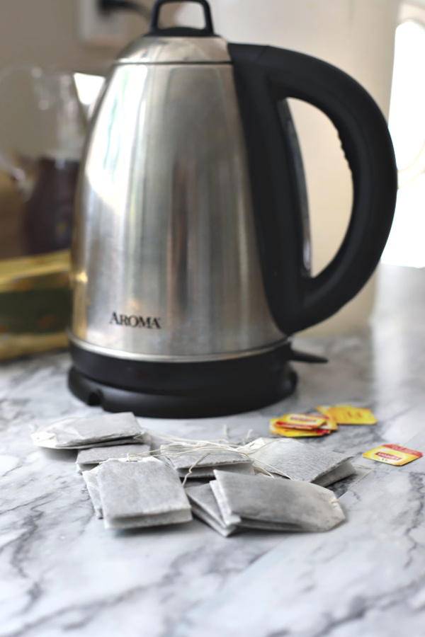Easy how-to for fresh brewed iced tea sweetened or without sugar. Homemade recipe using tea bags with a squeeze of lemon or orange juice and a sprig of mint.