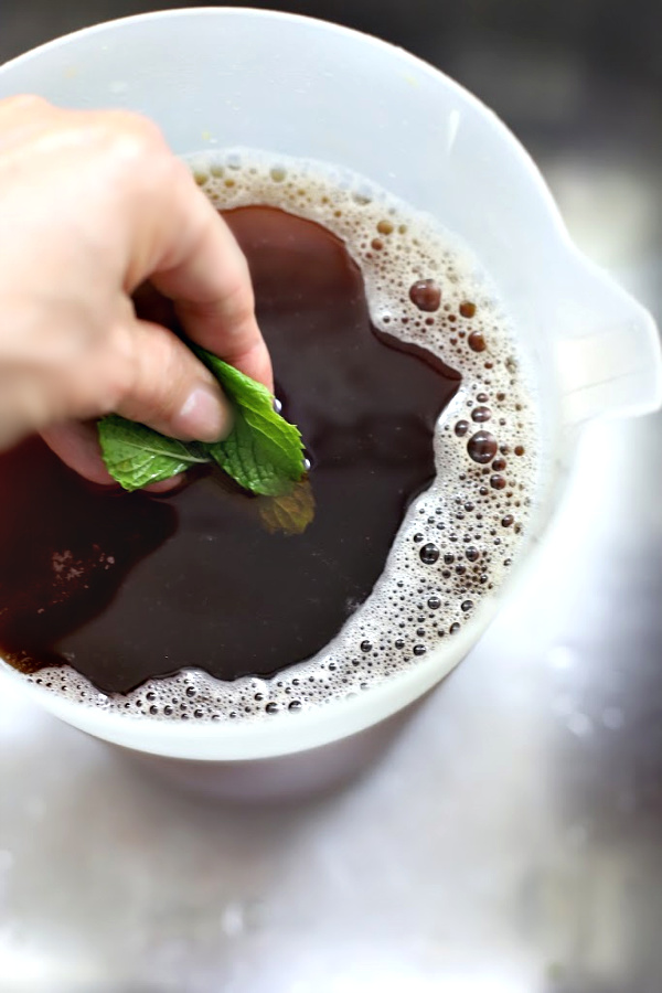 Easy how-to for fresh brewed iced tea sweetened or without sugar. Homemade recipe using tea bags with a squeeze of lemon or orange juice and a sprig of mint.