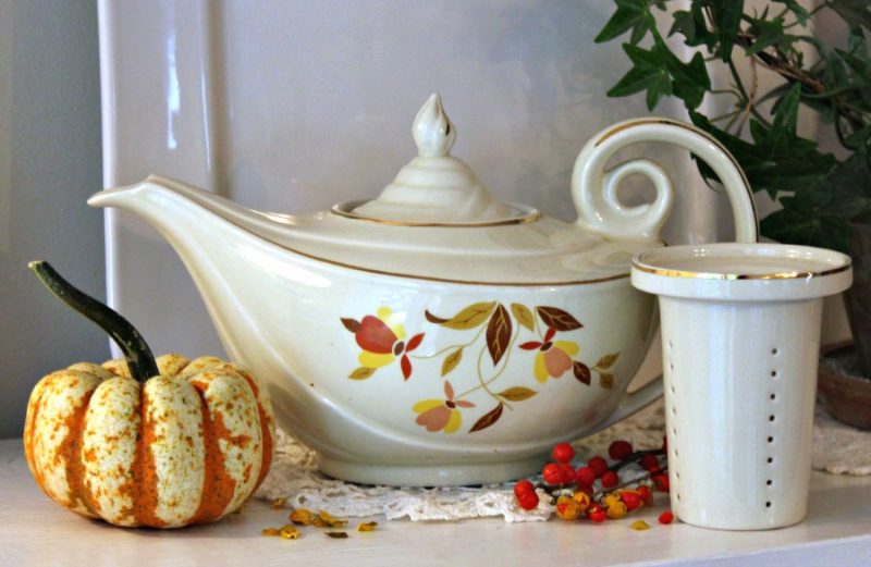 Vintage Autumn Leaf pattern produced by Hall Pottery. Do you remember this from your childhood? Sharing my collection of this lovely pottery.