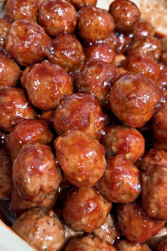 Super easy recipe for cocktail meatballs appetizer.