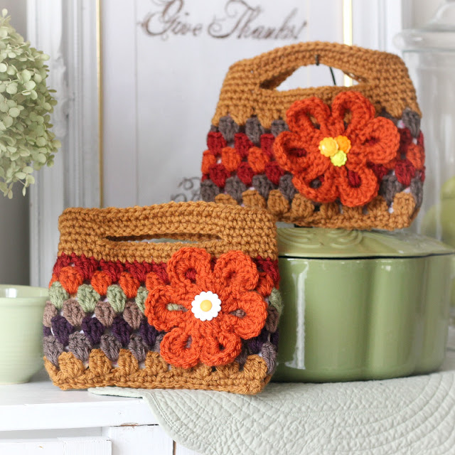 Easy pattern for adorable crochet boutique bags. Great size as a clutch to hold cell phone & wallet or as a cosmetic bag. Cute for little girls too.