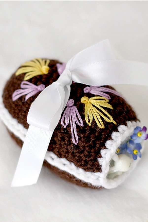 Pattern for Crochet Chocolate Diorama Easter Egg is a cute chocolate-like egg with a little opening and faux frosting mimicking eggs that filled my childhood Easter basket.