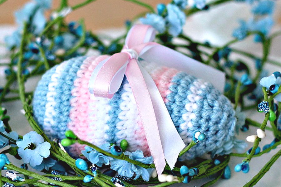 Quick and easy crochet Easter egg can be made in any color or yarn. Make one in soft pink and blue for a new baby keepsake. Fill a pretty bowl or basket with eggs crocheted in springtime colors for a beautiful holiday decoration. Free pattern and crochet terms printable.