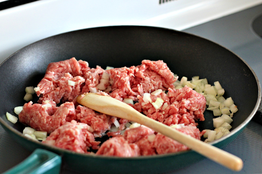 Browning ground pork for pork and apple pie