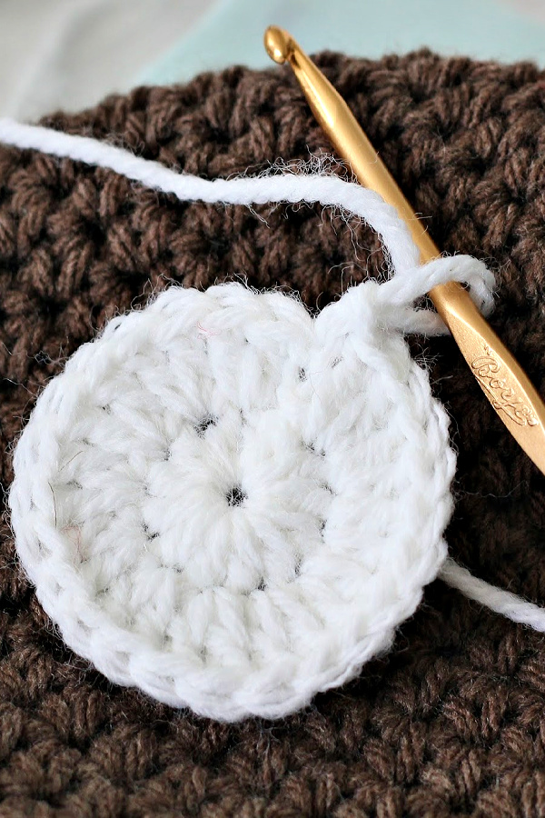 Super easy pattern for cute, useful crochet cozy for jars or cans. Organize your vanity, desk and arts and crafts supplies. Recycle, upcycle and repurpose into multipurpose items!
