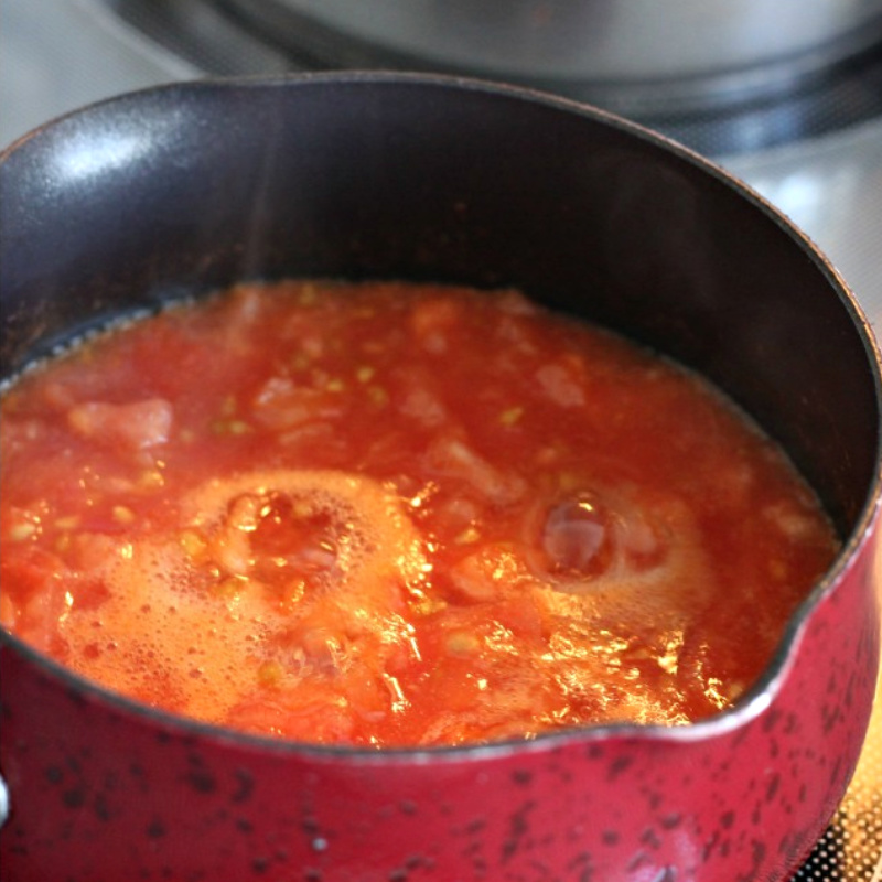 Make a delicious tomato jam using just garden fresh tomatoes, sugar and lemon or line juice. Grandmom Gaskill's Tomato Jam is an easy, vintage recipe handed generations for canning, spreading on crackers as an appetizer or spreading on toast or biscuits. 