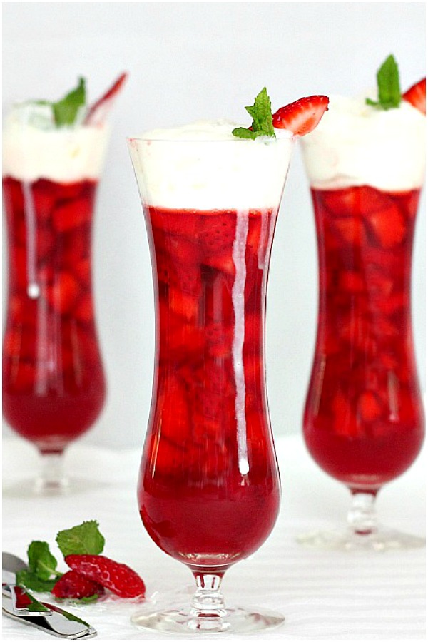 Strawberry Jell-O dieting desserts that are light yet satisfying, with fruit & light whipped cream for lots of flavor and very few calories.
