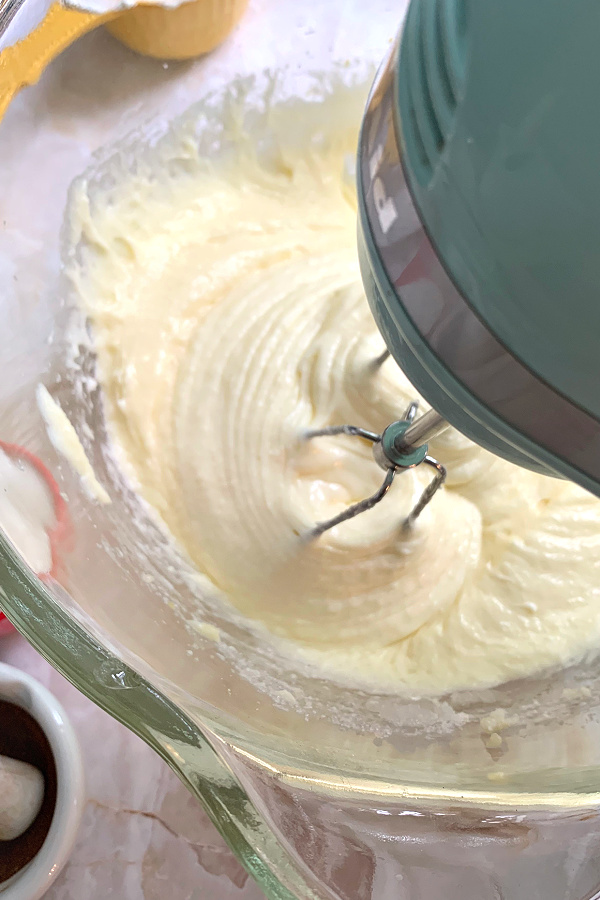 making filling for cream cheese chocolate zucchini bread