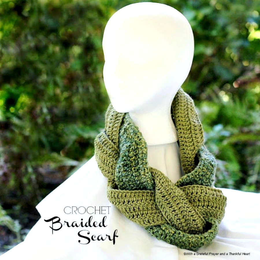 Easy pattern for crochet infinity braided scarf.