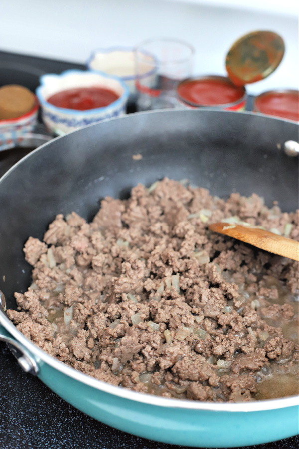 Browning ground beef for sloppy joes sandwiches