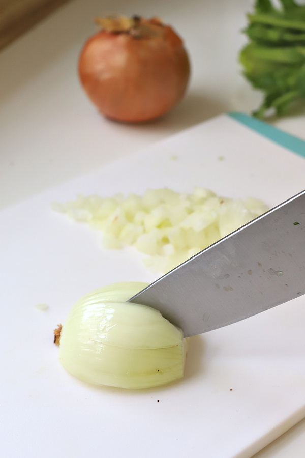 How to safely chop an onion