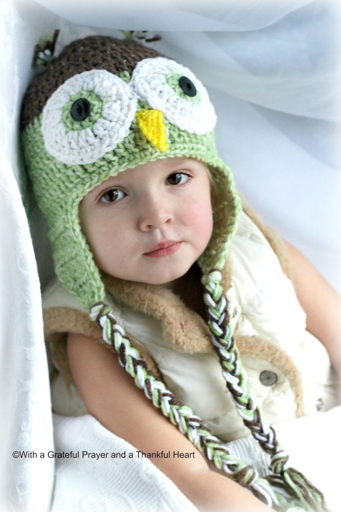 Adorable crochet owl hat with matching hand mitts are so cute. Pattern for making both to keep sweet noggins warm.