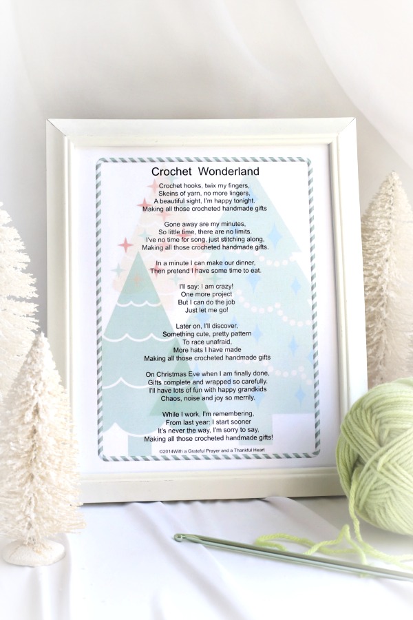 Decorate your craft room with a fun Crochet Wonderland Christmas poem to inspire holiday gift-giving projects. Free printable! 