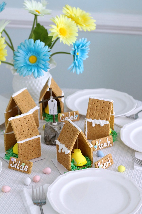 Adorable little Easter Peep Graham Cracker House is so easy to make using royal frosting to glue and assemble coop. Sweet treats for kids and cute table place-setting decorations.