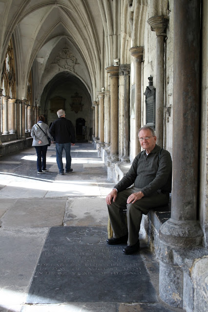 Walking the corridor of the Westminster Abbey cloister.
