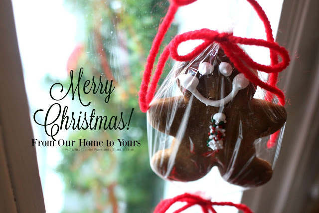 Give your holiday visitors gingerbread cookie parting treats as a thoughtful gesture. Let them snip from a decorative swag, hung by the door, a wrapped gingerbread cookie as they depart. 