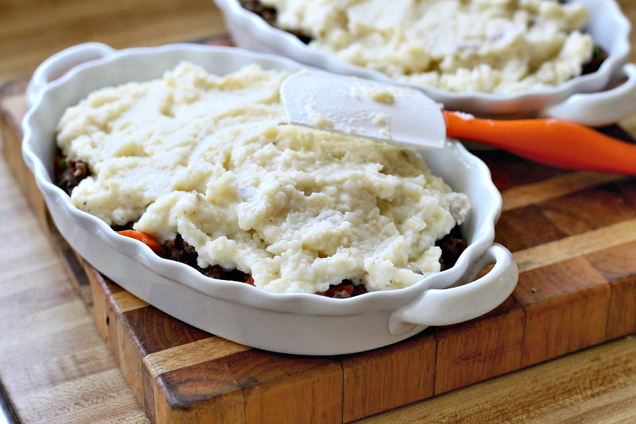 Is it Cottage Pie or Shepherd's Pie? Did you know there is a difference between “cottage pie” and “shepherd’s pie?” Shepherd’s pie should only be named as such if it contains lamb, and “cottage” usually applies to one made with beef. Whatever you call it, it is a delicious, budget meal.