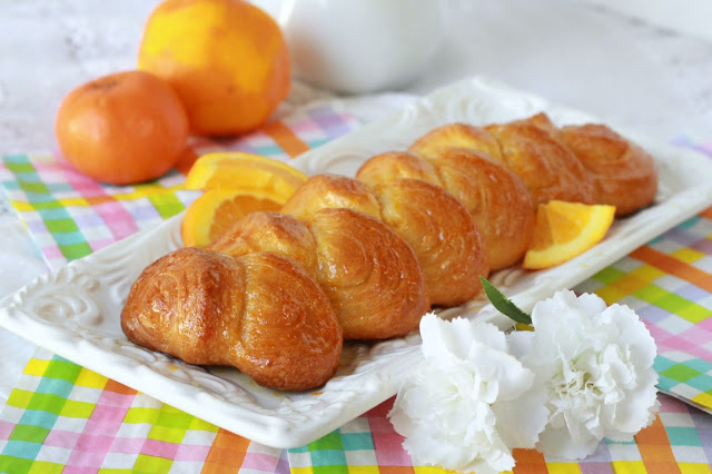 Orange Honey Pull-Apart Rolls are a pretty way to dress-up a can of crescent rolls. Brushed with a sweet orange glaze, they take just a few minutes of preparation yet burst with flavor.