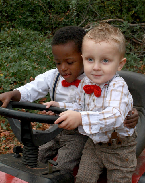 Little boys look adorable dressed up with suspenders and red bow ties. You can make them quickly with this easy knitted bow tie pattern. Sweet for any occasion. 