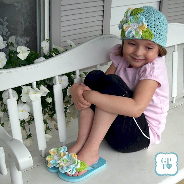 Dress up inexpensive flip flops with easy to make crochet flowers for summer fun. How-to instructions for attaching and flowers pattern.