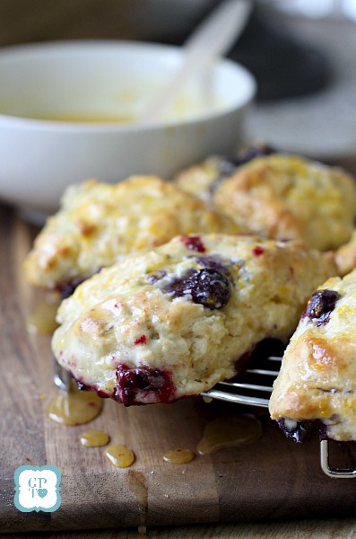 Delicious scones filled with blueberries with an orange or lemon glaze on top. Perfect for breakfast or at break time with your coffee or tea.