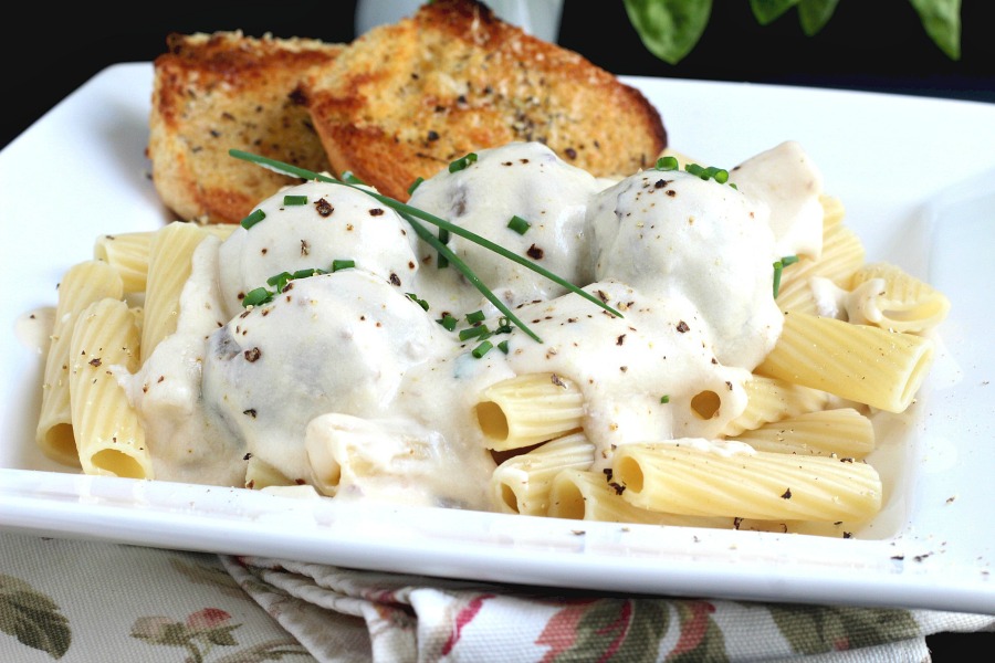 Easy recipe for Swedish meatballs in a creamy white sauce. Served over cooked noodles or pasta for a lovely and delicious dinner entree.