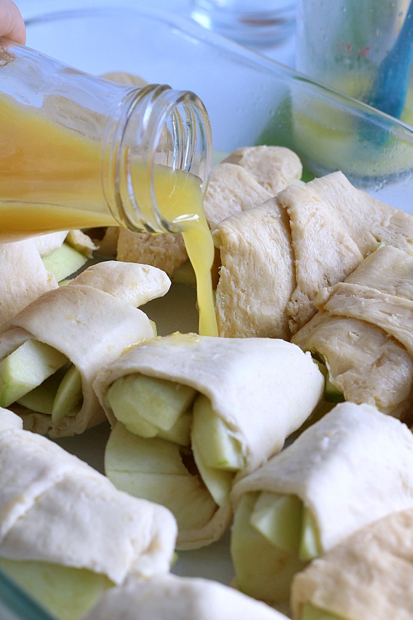 Super easy recipe for autumns favorite fruit, Apple Bundles are made with crescent rolls, cinnamon with a hint of orange. They smell heavenly and are perfect warm from the oven with a scoop of ice cream.