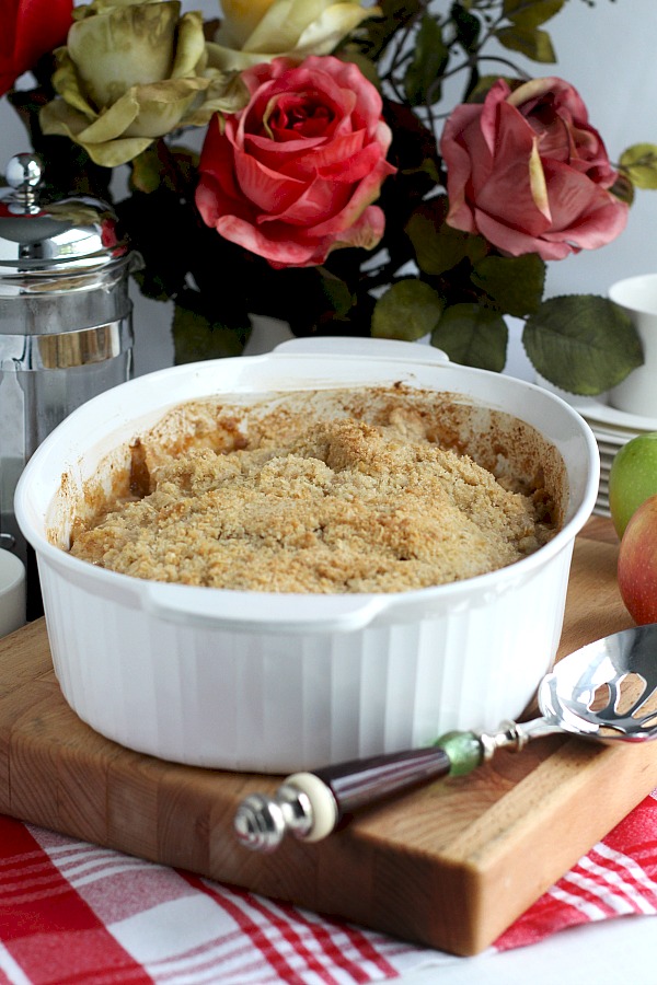 Old-fashioned Apple Pear Crisp with a crumbly oatmeal topping is going to be your favorite autumn dessert. Perfect blend of apple, pear, citrus, cinnamon & nutmeg. It is an easy, uncomplicated recipe and great when you need a treat to share.