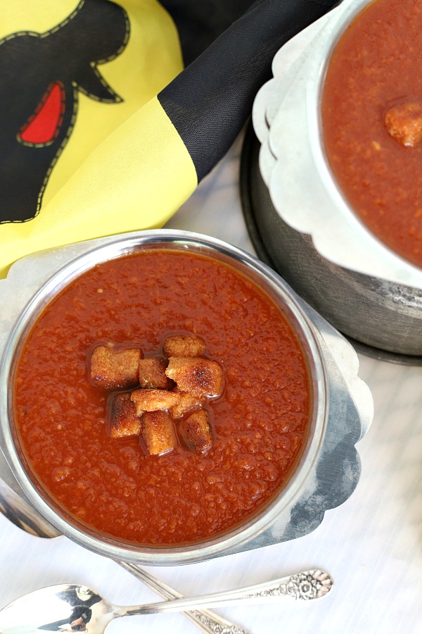Worthy of the Queens approval and fit for her knights as they ready for a fencing duel is a delicious bowl of Medieval Times Tomato Bisque. Click for easy soup recipe and photos of a visit featuring jousting, swordsmanship, horsemanship and falconry.