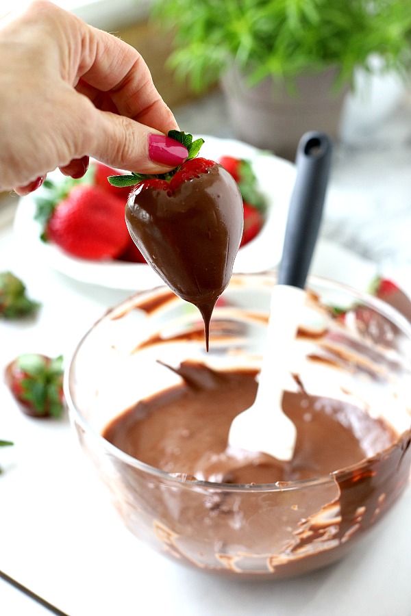Chocolate covered strawberries are the perfect dessert for 4th of July or patriotic celebrations. Easy no-bake recipe for melting chocolate and decorating.
