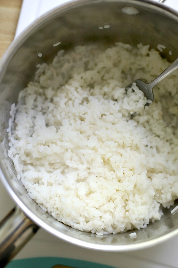 How to make a simple recipe of chicken and rice when puppy has tummy troubles recommended by veterinarians to help dogs recover from diarrhea and/or vomiting.