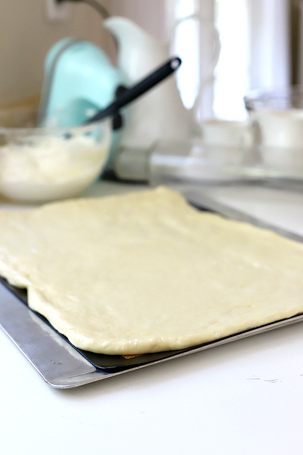 Step-by-step directions for easy cream cheese bread from yeast dough using a bread machine. A light and fluffy Danish with sweetened cheese filling is perfect for breakfast, as a snack or even dessert.