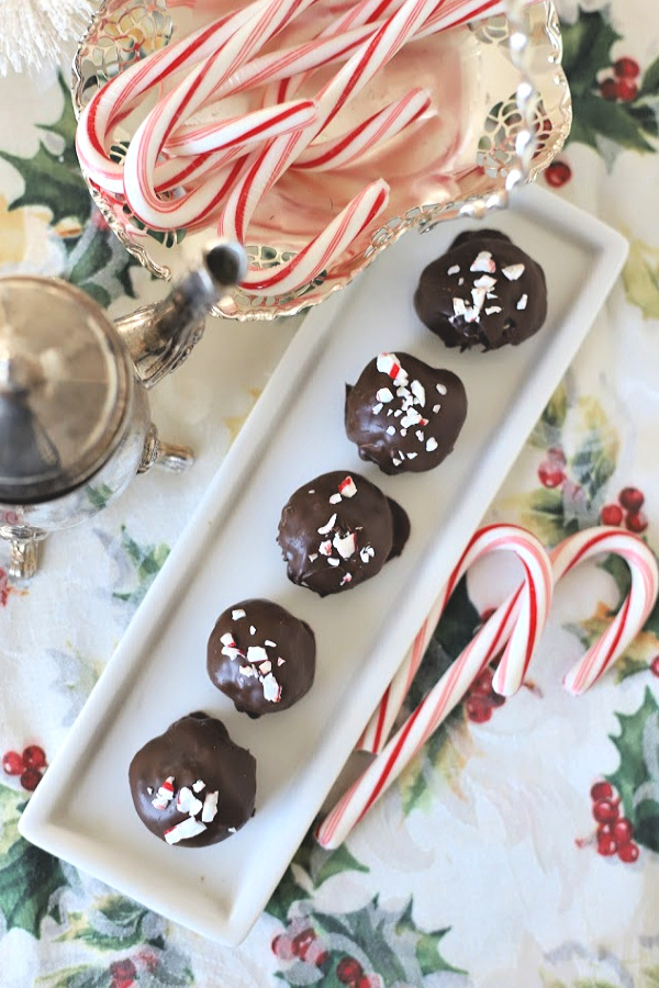 Need a quick and easy Christmas treat? No-bake Oreo cookie balls begins with just three ingredients. Mix, shape and dip in melted chocolate. Sprinkle on crushed candy cane for a delicious cookie tray addition. Kids love to help with this recipe. A great small youth group activity too.