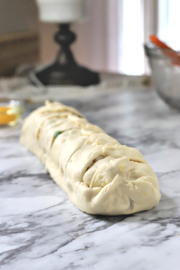 Easy recipe budget-friendly crescent chicken braid. Baked golden brown with cheesy filling, it is perfect for brunch or a quick weeknight family dinner.