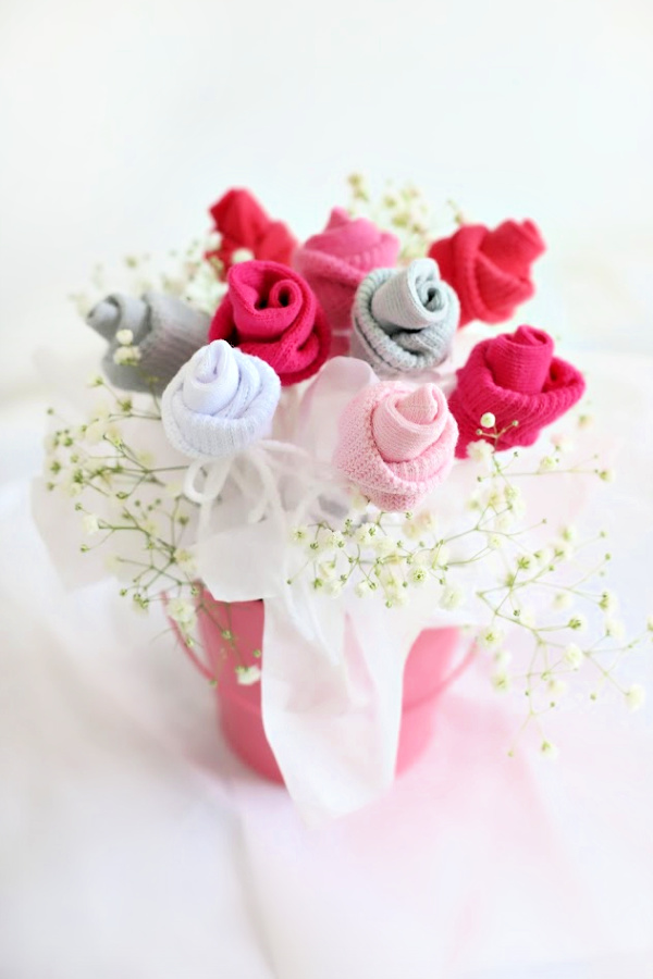 0-4 mo. All hat or mittens of the flowers in this bouquet make a bib socks 