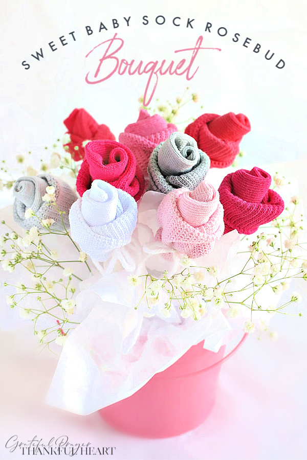 Sweet baby shower bouquet and table décor. Easy step-by-step how-to for bud roses from baby socks. DIY flowers and decorating ideas.