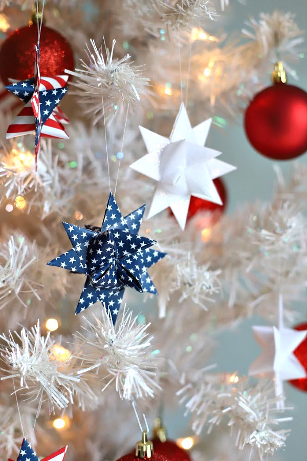 Festive 4th of July or Memorial Day patriotic and decorative German stars. Easy step-by-step how-to video tutorial to make stars and celebrate America and the military hero in your life. 