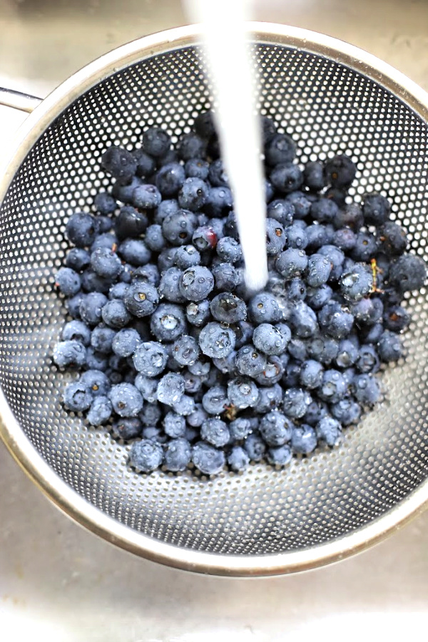 How to make chocolate blueberry clusters