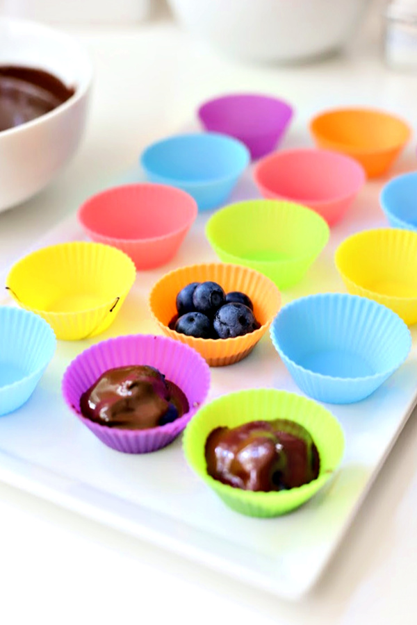 How to make chocolate blueberry clusters