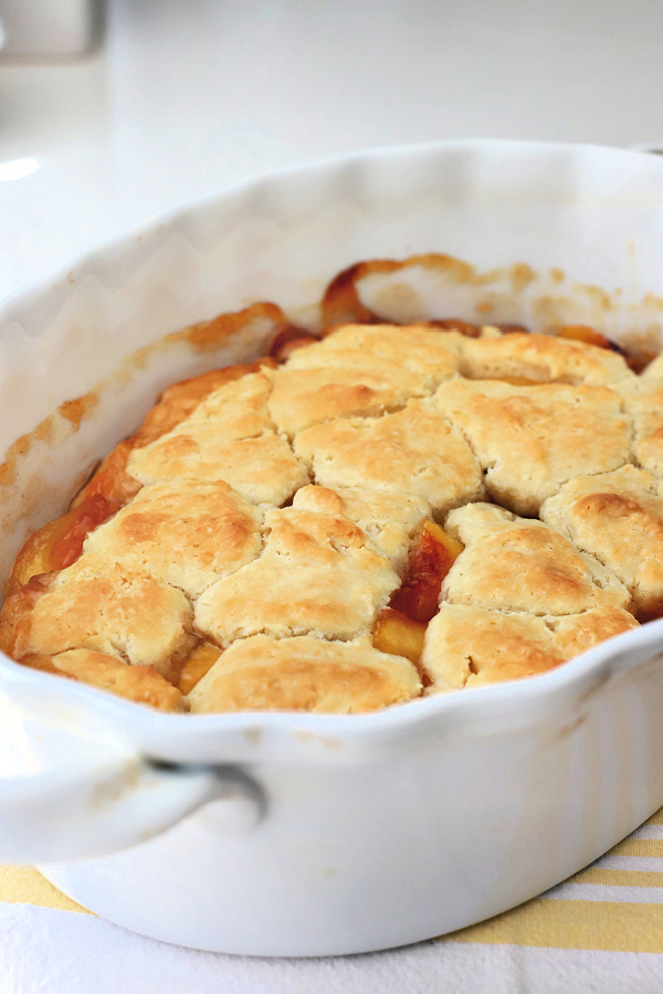 Easy recipe with step-by-step pics to make old fashioned peach cobbler.