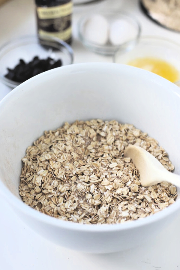 Ingredients for making baked oatmeal