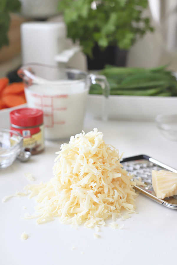 Ingredients for creamy cheese sauce
