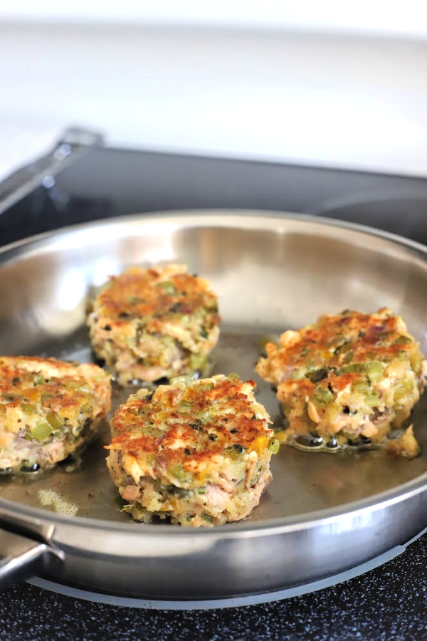 Easy recipe for golden brown pan-fried fresh salmon patties with chopped veggies, mayo and Old Bay. Serve these cakes with a tasty tartar sauce.