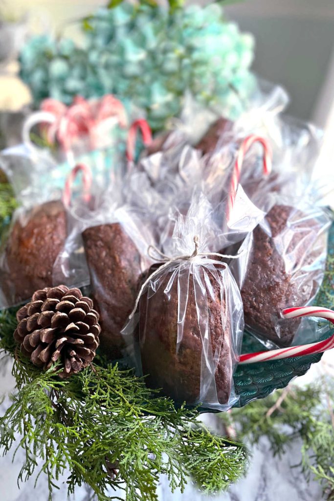 Fig and Date Nut Bread mini loaves for Christmas gifts from your kitchen gift giving.