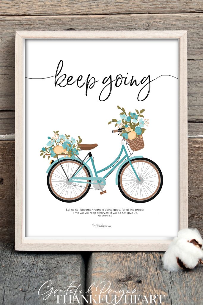 Cute aqua vintage bike with encouraging words, Keep Going is a FREE inspirational PDF printable. A short quote perfect for framing or gifting. 